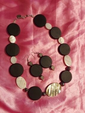 Black and White Disc Necklace & Earrings Set